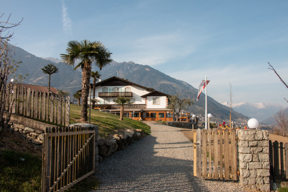 Camping Schneeburghof Dorf Tirol Südtirol_Maddie unterwegs
